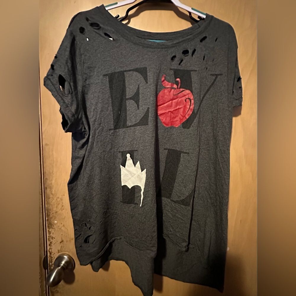 Disney Parks Evil Queen distressed Gray Graphic T-Shirt Size 3X EUC